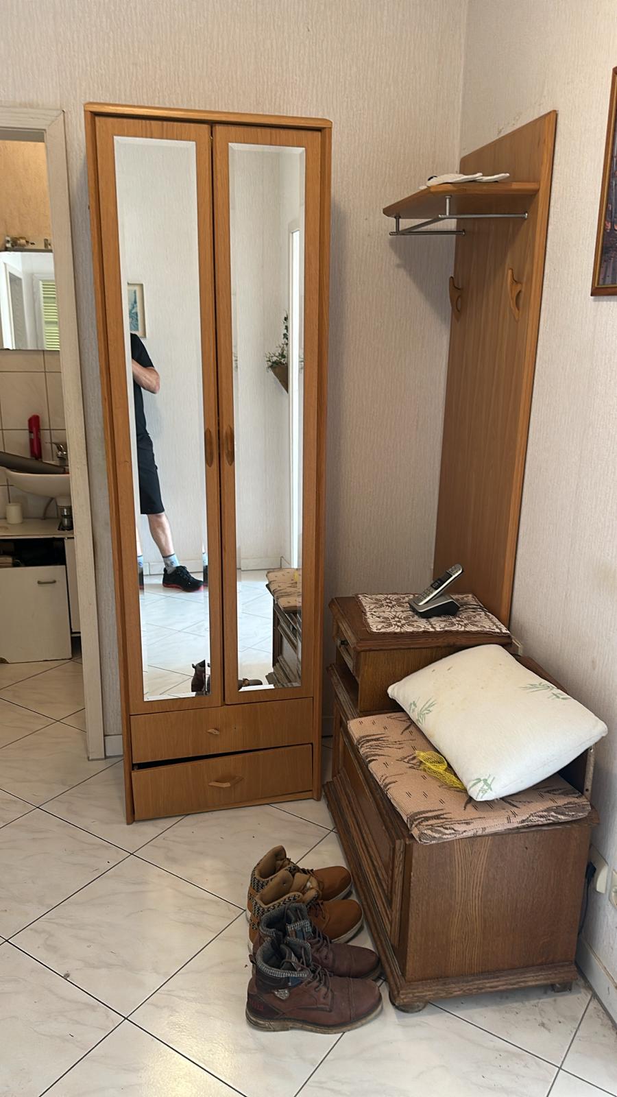 Flur & Garderobe – Eingangsbereich mit Garderobe und Schuhschrank – vorher